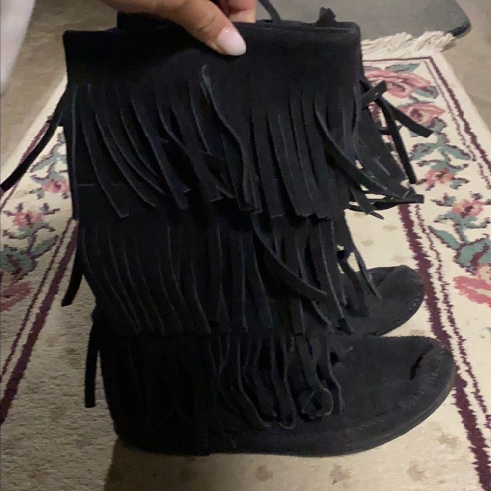 Fringe boots
